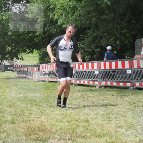 21.06.2025 - 27. Vierlanden-Triathlon KatJ http://msf.ph/oto/7993500 15.06.2025 12:34:33 Ziel 874 meine-sportfotos.de