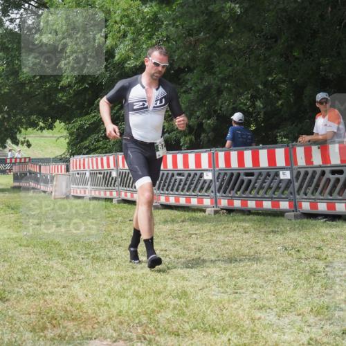 21.06.2025 - 27. Vierlanden-Triathlon KatJ http://msf.ph/oto/7993506 15.06.2025 12:34:33 Ziel 874 meine-sportfotos.de