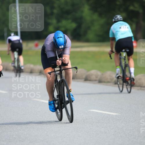 15.06.2025 - 27. Vierlanden-Triathlon H.Heesch http://msf.ph/oto/7993512 15.06.2025 10:25:19 Radfahren 2, 8, 216, 223, 471, 593 meine-sportfotos.de