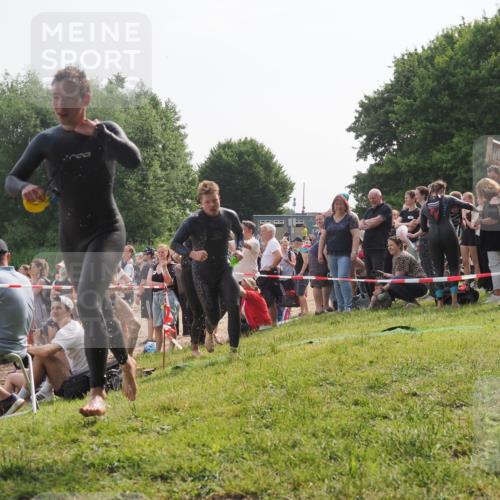 15.06.2025 - 27. Vierlanden-Triathlon KatJ http://msf.ph/oto/7993518 15.06.2025 09:54:26 Schwimmen 253, 255, 261, 302, 337, 342, 354 meine-sportfotos.de