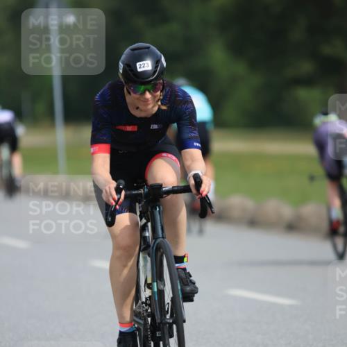 15.06.2025 - 27. Vierlanden-Triathlon H.Heesch http://msf.ph/oto/7993520 15.06.2025 10:25:20 Radfahren 2, 8, 216, 223, 471, 593 meine-sportfotos.de