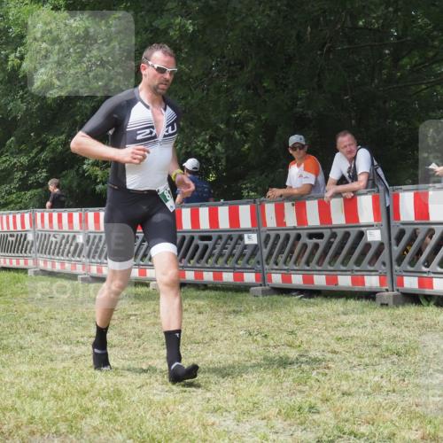 21.06.2025 - 27. Vierlanden-Triathlon KatJ http://msf.ph/oto/7993521 15.06.2025 12:34:33 Ziel 874 meine-sportfotos.de