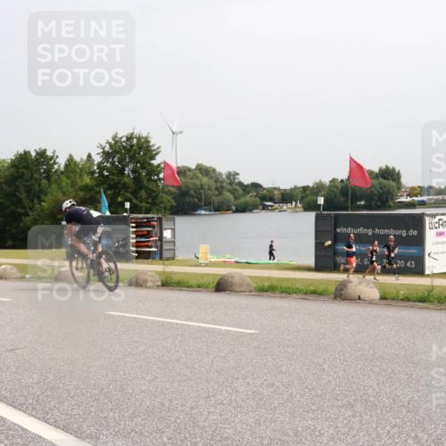 15.06.2025 - 27. Vierlanden-Triathlon H.Heesch http://msf.ph/oto/7993522 15.06.2025 11:16:27 Radfahren 603, 717, 794 meine-sportfotos.de