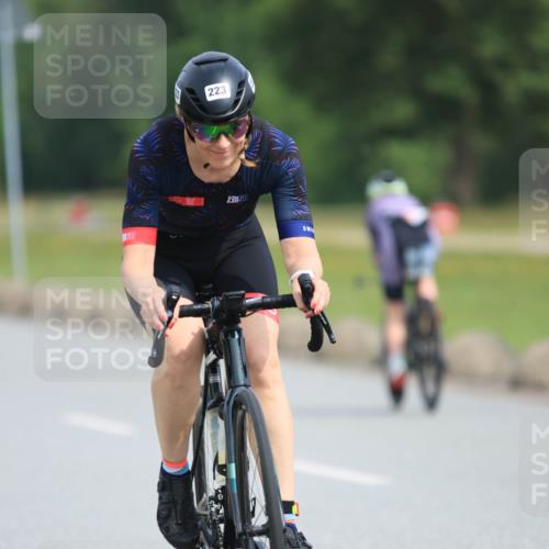 15.06.2025 - 27. Vierlanden-Triathlon H.Heesch http://msf.ph/oto/7993526 15.06.2025 10:25:21 Radfahren 2, 8, 223, 471, 499, 593 meine-sportfotos.de