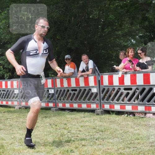 21.06.2025 - 27. Vierlanden-Triathlon KatJ http://msf.ph/oto/7993538 15.06.2025 12:34:33 Ziel 874 meine-sportfotos.de
