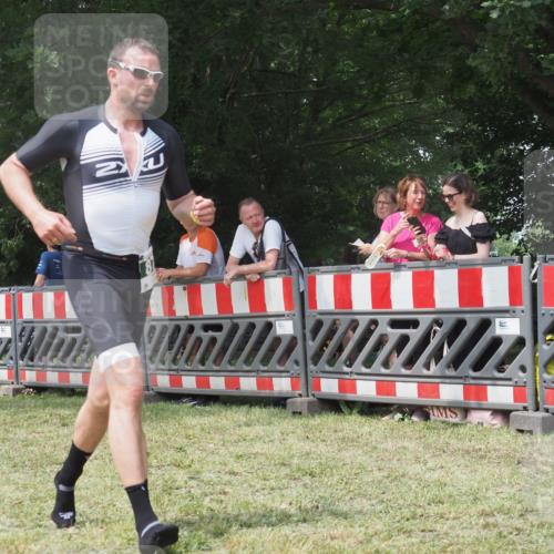 21.06.2025 - 27. Vierlanden-Triathlon KatJ http://msf.ph/oto/7993549 15.06.2025 12:34:33 Ziel 874 meine-sportfotos.de