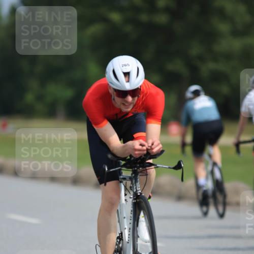 15.06.2025 - 27. Vierlanden-Triathlon H.Heesch http://msf.ph/oto/7993560 15.06.2025 10:25:54 Radfahren 20, 265, 477, 582, 604, 621, 626 meine-sportfotos.de