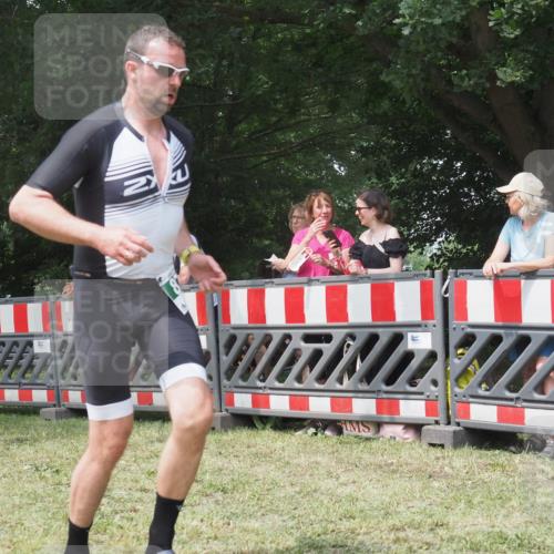 21.06.2025 - 27. Vierlanden-Triathlon KatJ http://msf.ph/oto/7993565 15.06.2025 12:34:34 Ziel 874 meine-sportfotos.de