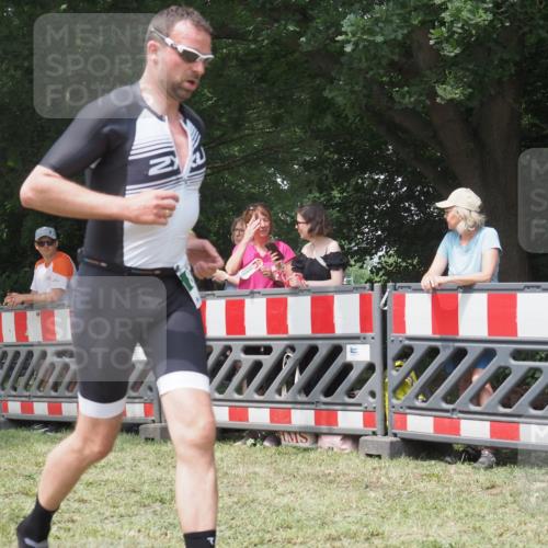 21.06.2025 - 27. Vierlanden-Triathlon KatJ http://msf.ph/oto/7993572 15.06.2025 12:34:34 Ziel 874 meine-sportfotos.de