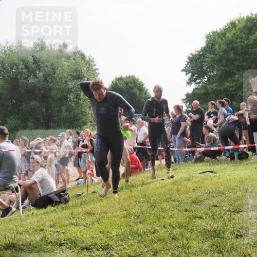 15.06.2025 - 27. Vierlanden-Triathlon KatJ http://msf.ph/oto/7993576 15.06.2025 09:54:27 Schwimmen 253, 255, 261, 302, 337, 342, 354 meine-sportfotos.de