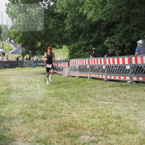 21.06.2025 - 27. Vierlanden-Triathlon KatJ http://msf.ph/oto/7993577 15.06.2025 12:35:10 Ziel 69 meine-sportfotos.de