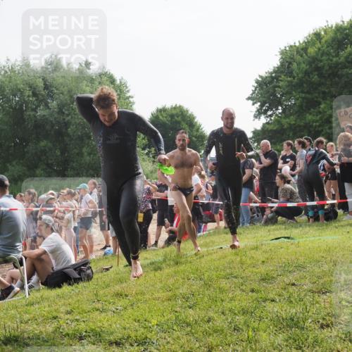 15.06.2025 - 27. Vierlanden-Triathlon KatJ http://msf.ph/oto/7993584 15.06.2025 09:54:27 Schwimmen 253, 255, 261, 302, 337, 342, 354 meine-sportfotos.de
