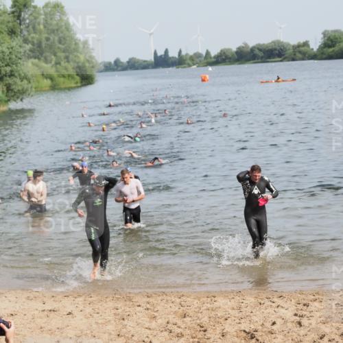 21.06.2025 - 27. Vierlanden-Triathlon MichiJ http://msf.ph/oto/7993589 15.06.2026 09:55:39 Schwimmen 272, 273, 300, 303, 329, 548 meine-sportfotos.de