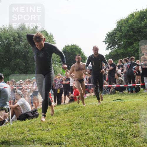 15.06.2025 - 27. Vierlanden-Triathlon KatJ http://msf.ph/oto/7993591 15.06.2025 09:54:27 Schwimmen 253, 255, 261, 302, 337, 342, 354 meine-sportfotos.de