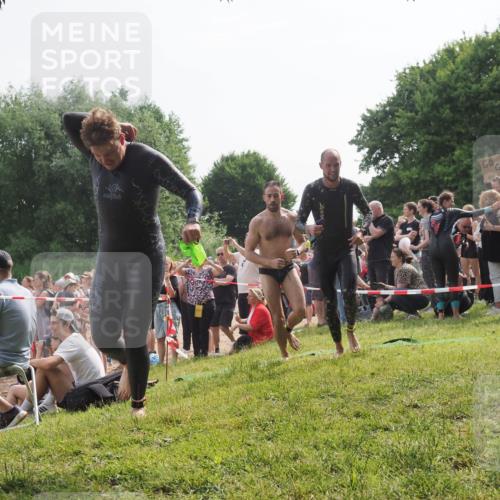 15.06.2025 - 27. Vierlanden-Triathlon KatJ http://msf.ph/oto/7993599 15.06.2025 09:54:27 Schwimmen 253, 255, 261, 302, 337, 342, 354 meine-sportfotos.de