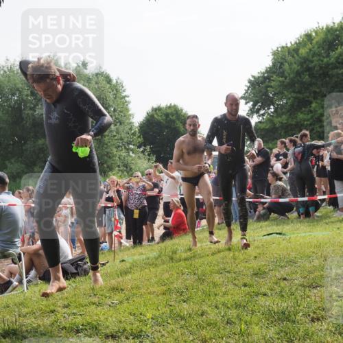 15.06.2025 - 27. Vierlanden-Triathlon KatJ http://msf.ph/oto/7993609 15.06.2025 09:54:27 Schwimmen 253, 255, 261, 302, 337, 342, 354 meine-sportfotos.de