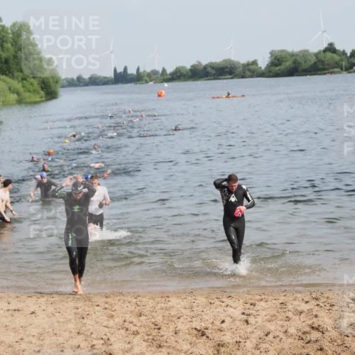 21.06.2025 - 27. Vierlanden-Triathlon MichiJ http://msf.ph/oto/7993620 15.06.2026 09:55:40 Schwimmen 272, 273, 300, 303, 329, 548 meine-sportfotos.de