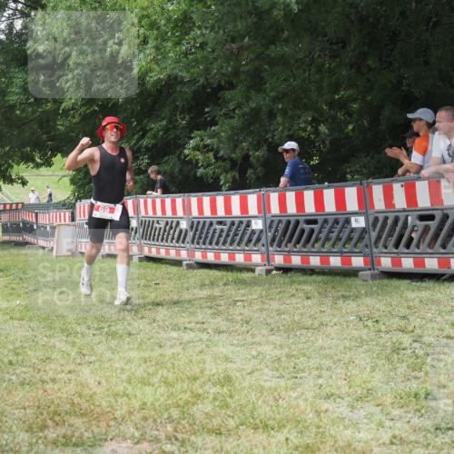 21.06.2025 - 27. Vierlanden-Triathlon KatJ http://msf.ph/oto/7993625 15.06.2025 12:35:12 Ziel 69 meine-sportfotos.de
