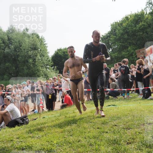 15.06.2025 - 27. Vierlanden-Triathlon KatJ http://msf.ph/oto/7993631 15.06.2025 09:54:28 Schwimmen 253, 255, 261, 337, 342, 354 meine-sportfotos.de