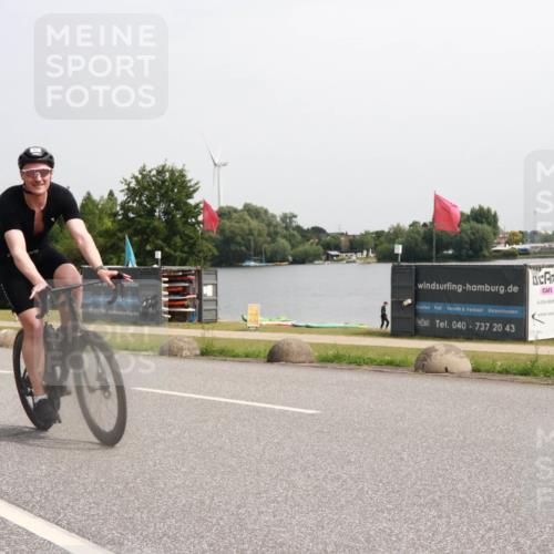 15.06.2025 - 27. Vierlanden-Triathlon H.Heesch http://msf.ph/oto/7993634 15.06.2025 11:16:30 Radfahren 45, 603, 717, 805 meine-sportfotos.de