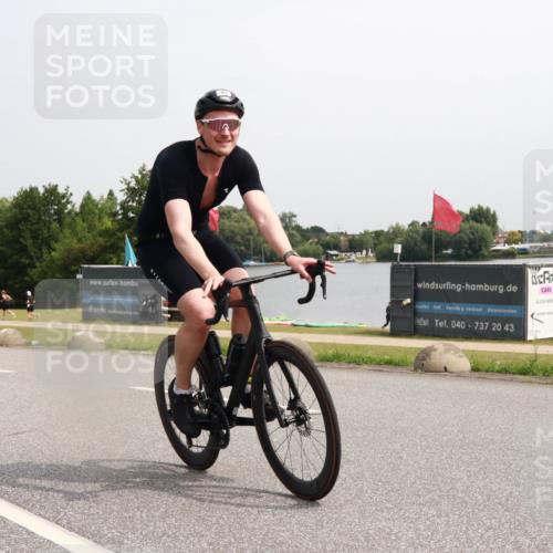 15.06.2025 - 27. Vierlanden-Triathlon H.Heesch http://msf.ph/oto/7993641 15.06.2025 11:16:30 Radfahren 45, 603, 717, 805 meine-sportfotos.de