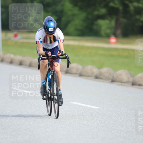 15.06.2025 - 27. Vierlanden-Triathlon H.Heesch http://msf.ph/oto/7993644 15.06.2025 10:26:32 Radfahren 19, 208, 220, 380, 571 meine-sportfotos.de