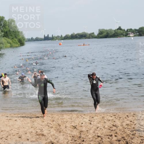 21.06.2025 - 27. Vierlanden-Triathlon MichiJ http://msf.ph/oto/7993653 15.06.2026 09:55:40 Schwimmen 272, 273, 300, 303, 329, 548 meine-sportfotos.de