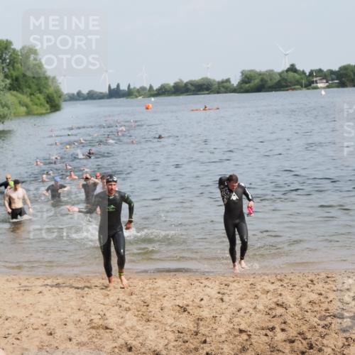 21.06.2025 - 27. Vierlanden-Triathlon MichiJ http://msf.ph/oto/7993661 15.06.2026 09:55:41 Schwimmen 272, 273, 300, 303, 548 meine-sportfotos.de