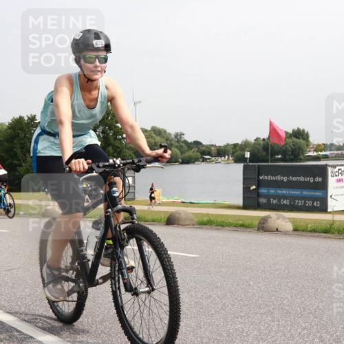 15.06.2025 - 27. Vierlanden-Triathlon H.Heesch http://msf.ph/oto/7993662 15.06.2025 11:16:41 Radfahren 204, 478, 797, 828, 953 meine-sportfotos.de