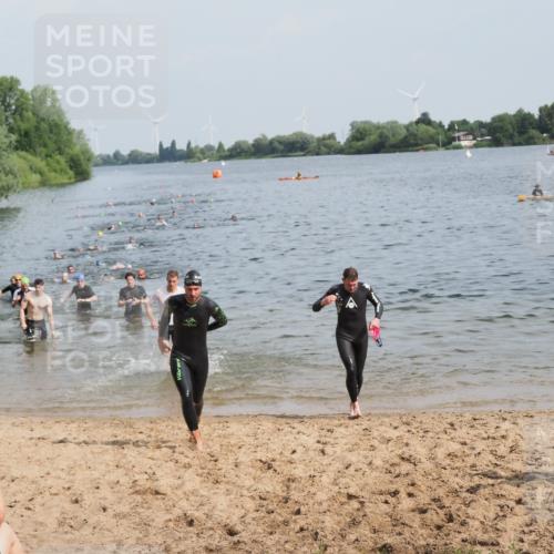 21.06.2025 - 27. Vierlanden-Triathlon MichiJ http://msf.ph/oto/7993670 15.06.2026 09:55:41 Schwimmen 272, 273, 300, 303, 548 meine-sportfotos.de