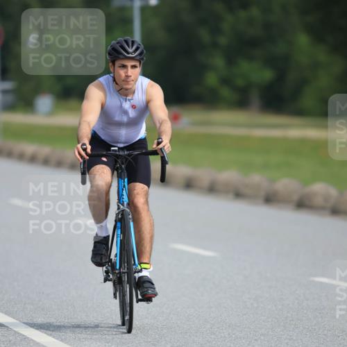 15.06.2025 - 27. Vierlanden-Triathlon H.Heesch http://msf.ph/oto/7993687 15.06.2025 10:26:35 Radfahren 19, 208, 220, 380, 445, 526, 571 meine-sportfotos.de