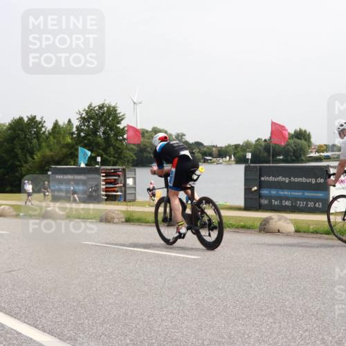 21.06.2025 - 27. Vierlanden-Triathlon H.Heesch http://msf.ph/oto/7993697 15.06.2025 11:17:21 Radfahren 782 meine-sportfotos.de
