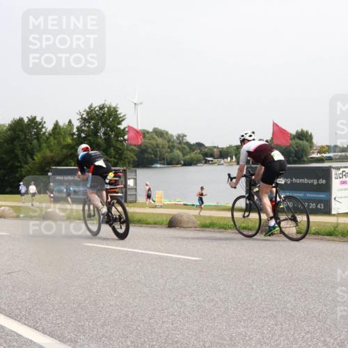 21.06.2025 - 27. Vierlanden-Triathlon H.Heesch http://msf.ph/oto/7993701 15.06.2025 11:17:21 Radfahren 782 meine-sportfotos.de