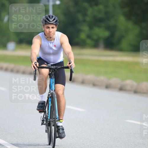 15.06.2025 - 27. Vierlanden-Triathlon H.Heesch http://msf.ph/oto/7993704 15.06.2025 10:26:35 Radfahren 19, 208, 220, 380, 445, 526, 571 meine-sportfotos.de