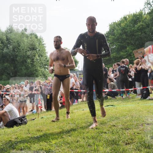 15.06.2025 - 27. Vierlanden-Triathlon KatJ http://msf.ph/oto/7993705 15.06.2025 09:54:29 Schwimmen 253, 255, 261, 318, 337, 342, 354 meine-sportfotos.de