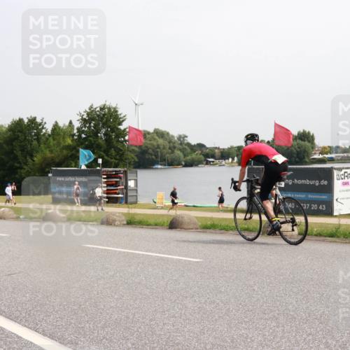 21.06.2025 - 27. Vierlanden-Triathlon H.Heesch http://msf.ph/oto/7993722 15.06.2025 11:17:26 Radfahren 672, 782, 847 meine-sportfotos.de