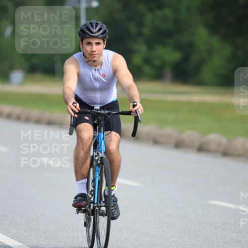 15.06.2025 - 27. Vierlanden-Triathlon H.Heesch http://msf.ph/oto/7993723 15.06.2025 10:26:35 Radfahren 19, 208, 220, 380, 445, 526, 571 meine-sportfotos.de