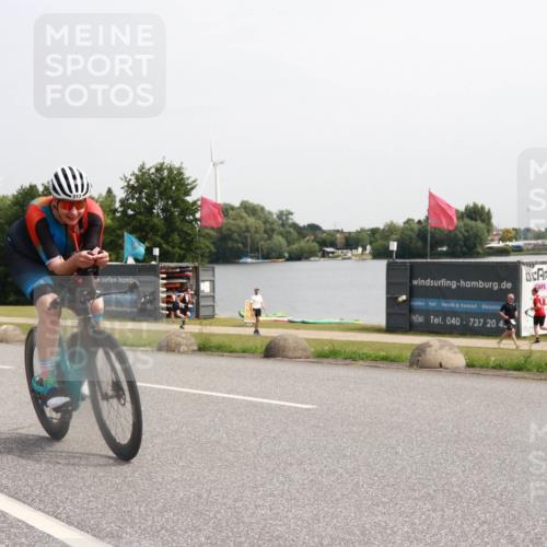 21.06.2025 - 27. Vierlanden-Triathlon H.Heesch http://msf.ph/oto/7993728 15.06.2025 11:17:30 Radfahren 213, 672, 824, 847 meine-sportfotos.de