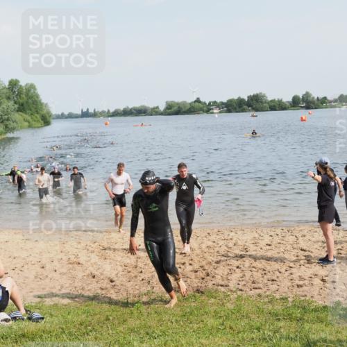 21.06.2025 - 27. Vierlanden-Triathlon MichiJ http://msf.ph/oto/7993730 15.06.2026 09:55:43 Schwimmen 273, 300, 303, 331, 338 meine-sportfotos.de