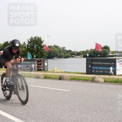 21.06.2025 - 27. Vierlanden-Triathlon H.Heesch http://msf.ph/oto/7993733 15.06.2025 11:17:43 Radfahren 13 meine-sportfotos.de