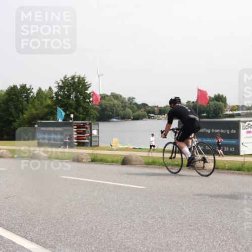 21.06.2025 - 27. Vierlanden-Triathlon H.Heesch http://msf.ph/oto/7993737 15.06.2025 11:17:47 Radfahren 13, 148, 153 meine-sportfotos.de