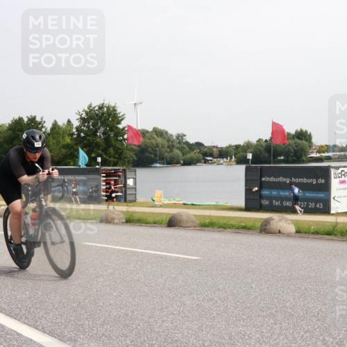 21.06.2025 - 27. Vierlanden-Triathlon H.Heesch http://msf.ph/oto/7993787 15.06.2025 11:17:57 Radfahren 7, 154, 199, 830 meine-sportfotos.de