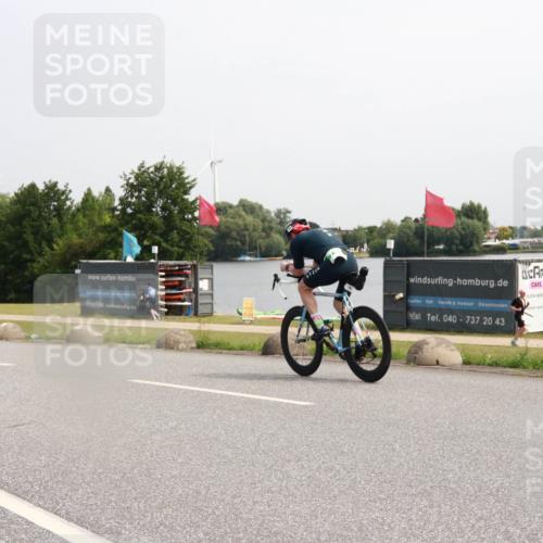 21.06.2025 - 27. Vierlanden-Triathlon H.Heesch http://msf.ph/oto/7993792 15.06.2025 11:18:03 Radfahren 199, 799, 830 meine-sportfotos.de