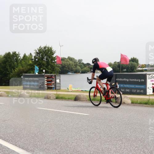 21.06.2025 - 27. Vierlanden-Triathlon H.Heesch http://msf.ph/oto/7993795 15.06.2025 11:18:08 Radfahren 799, 845 meine-sportfotos.de