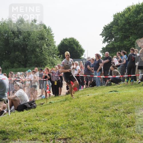 15.06.2025 - 27. Vierlanden-Triathlon KatJ http://msf.ph/oto/7993800 15.06.2025 09:54:31 Schwimmen 253, 255, 261, 318, 342, 354 meine-sportfotos.de