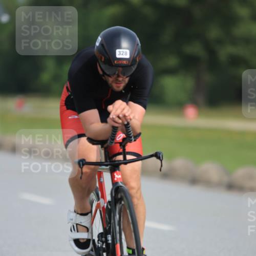 15.06.2025 - 27. Vierlanden-Triathlon H.Heesch http://msf.ph/oto/7993802 15.06.2025 10:26:51 Radfahren 328, 479, 537, 547, 562, 575, 588 meine-sportfotos.de