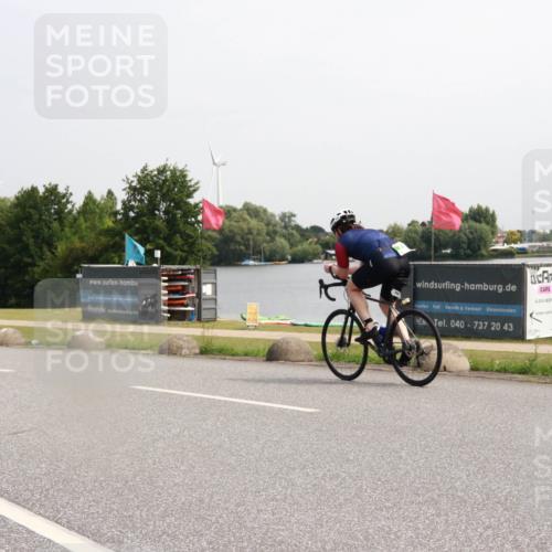 21.06.2025 - 27. Vierlanden-Triathlon H.Heesch http://msf.ph/oto/7993812 15.06.2025 11:18:24 Radfahren 750, 816 meine-sportfotos.de