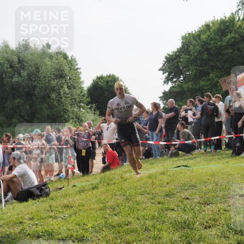 15.06.2025 - 27. Vierlanden-Triathlon KatJ http://msf.ph/oto/7993835 15.06.2025 09:54:32 Schwimmen 253, 255, 261, 318, 342, 354 meine-sportfotos.de
