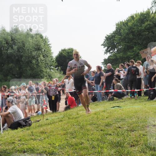 15.06.2025 - 27. Vierlanden-Triathlon KatJ http://msf.ph/oto/7993852 15.06.2025 09:54:32 Schwimmen 253, 255, 261, 318, 342, 354 meine-sportfotos.de