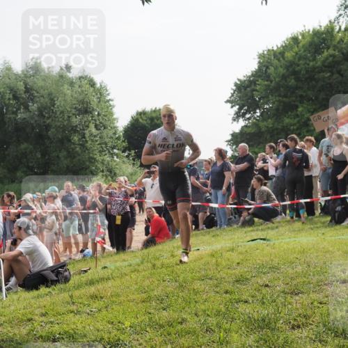 15.06.2025 - 27. Vierlanden-Triathlon KatJ http://msf.ph/oto/7993863 15.06.2025 09:54:32 Schwimmen 253, 255, 261, 318, 342, 354 meine-sportfotos.de